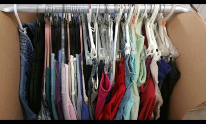 BEST DEAL! Women's & juniors clothes, shoes, purses lot. NEW or perfect condition ONLY!! Ropa, zapatos, carteras 700 pieces & much new w/tags