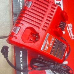 Milwaukee  M18 12-Volt/18-Volt Lithium-Ion Multi-Voltage  Charger