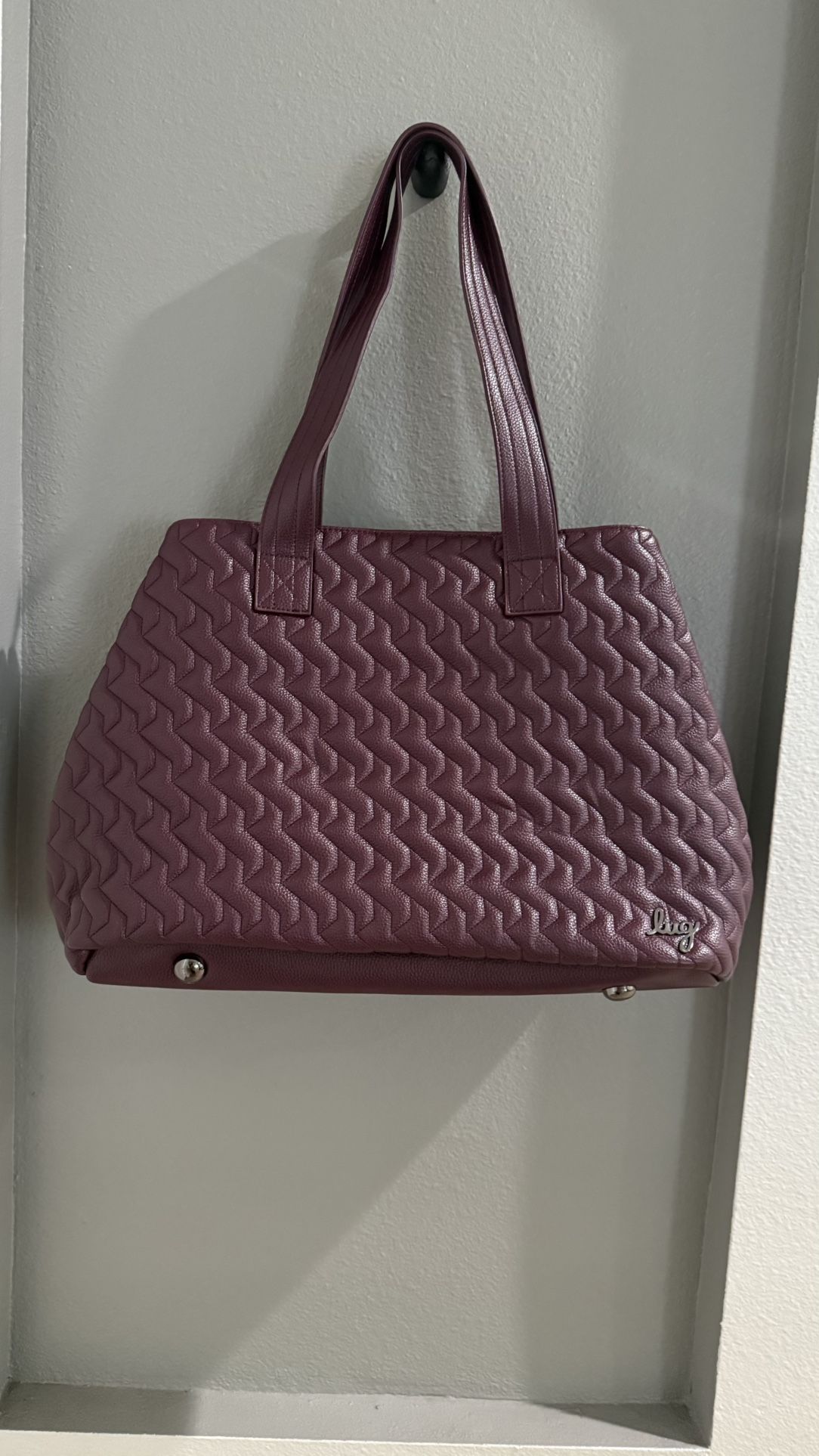 LUG TEMPO VL TOTE- WINE RED - VEGAN LEATHER Bag . Excellent condition!