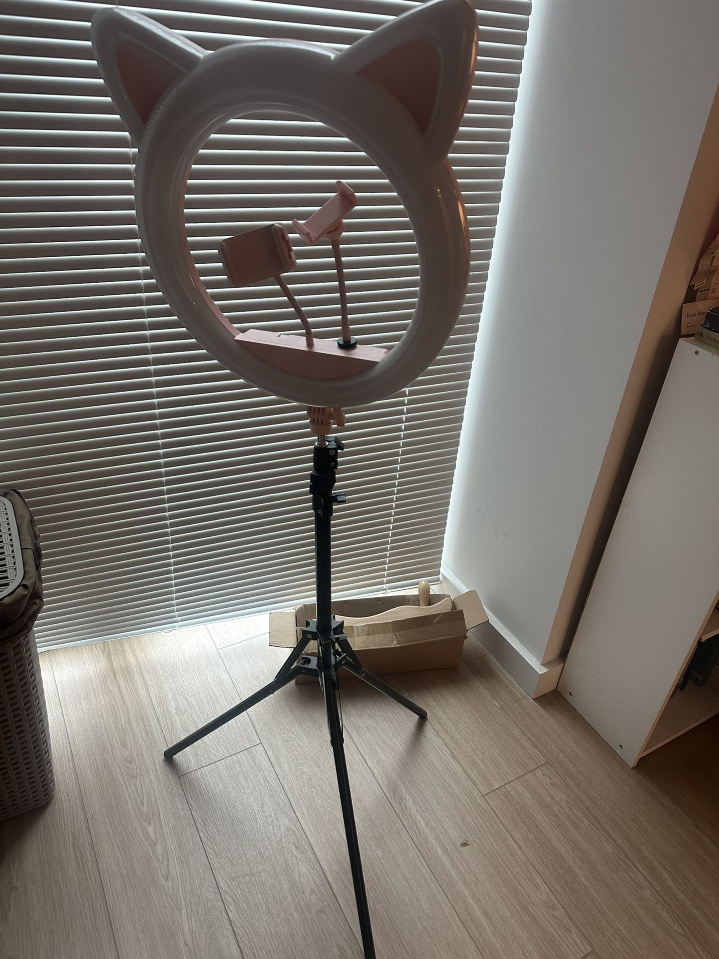 CUTE CAT TRIPOD LIGHT
