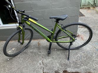 Unique Cube crossover bike