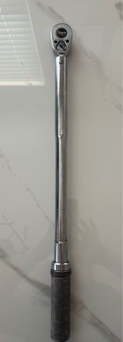 Torque wrench with case