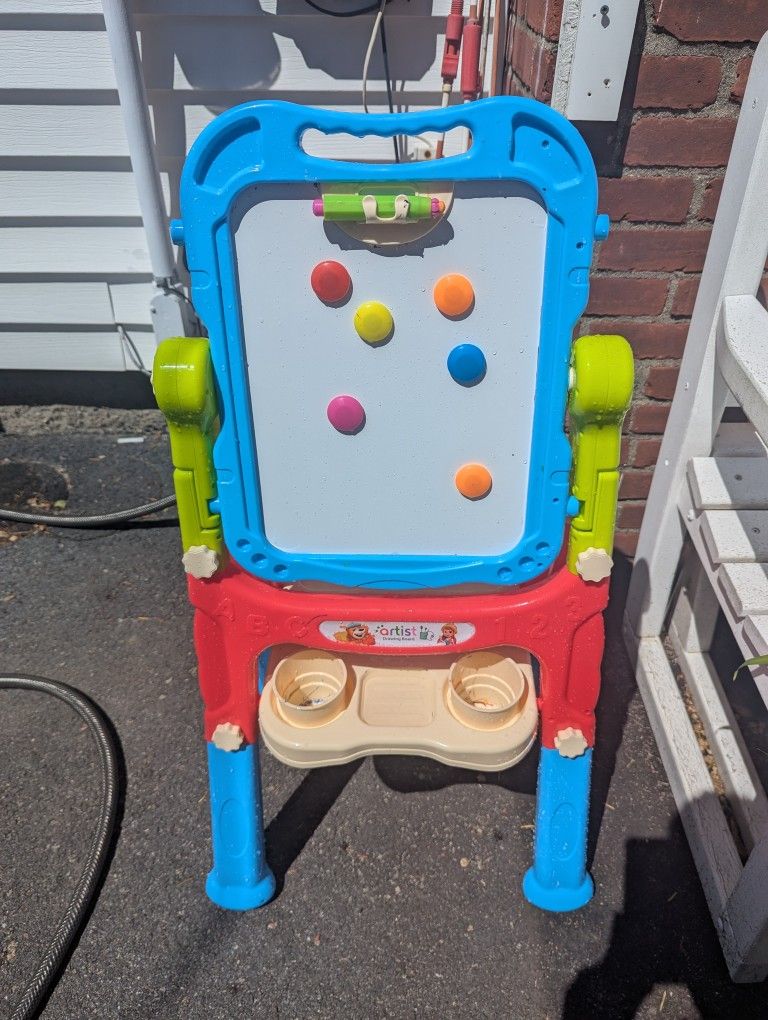 Kids Art Easel. Chalk Board And Dry Erase