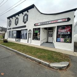 Indoor Tag Sale/ https://offerup.com/redirect/?o=QnV5LlNlbGwuVHJhZGUv $2 All Clothing 