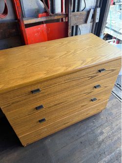 4-drawer chest in oak