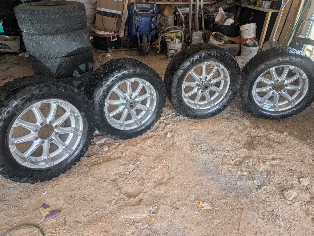 33x12.50xR20LT Ironman Mud-Terrain Tires With 20" XD Series Rims