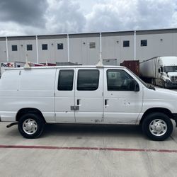 2008 Ford E-250 cargo van