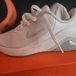 Nike Air Zoom Bella 7