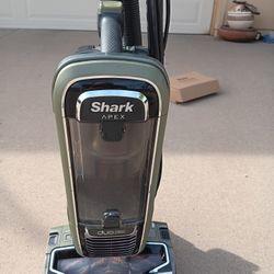 Shark Duo Clean Powered Lift Away Vacuum Cleaner 