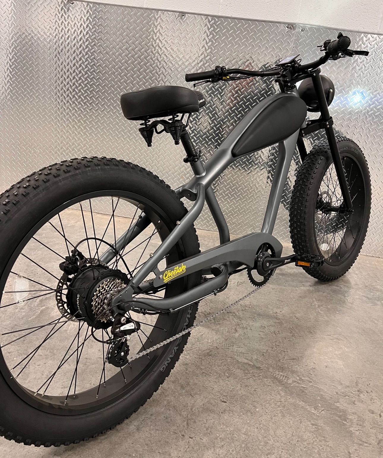 New! Electric Bike, E-bike Cruiser, Bafang 1200 W Motor, Retro Sleek, Cheetah, Hidden Battery Samsung, 26” Fat Tire, Free Delivery! 🚚