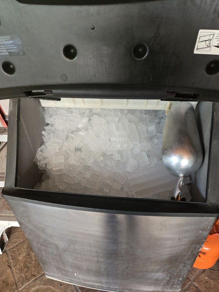 GOT ICE??? 20 Lbs - $4