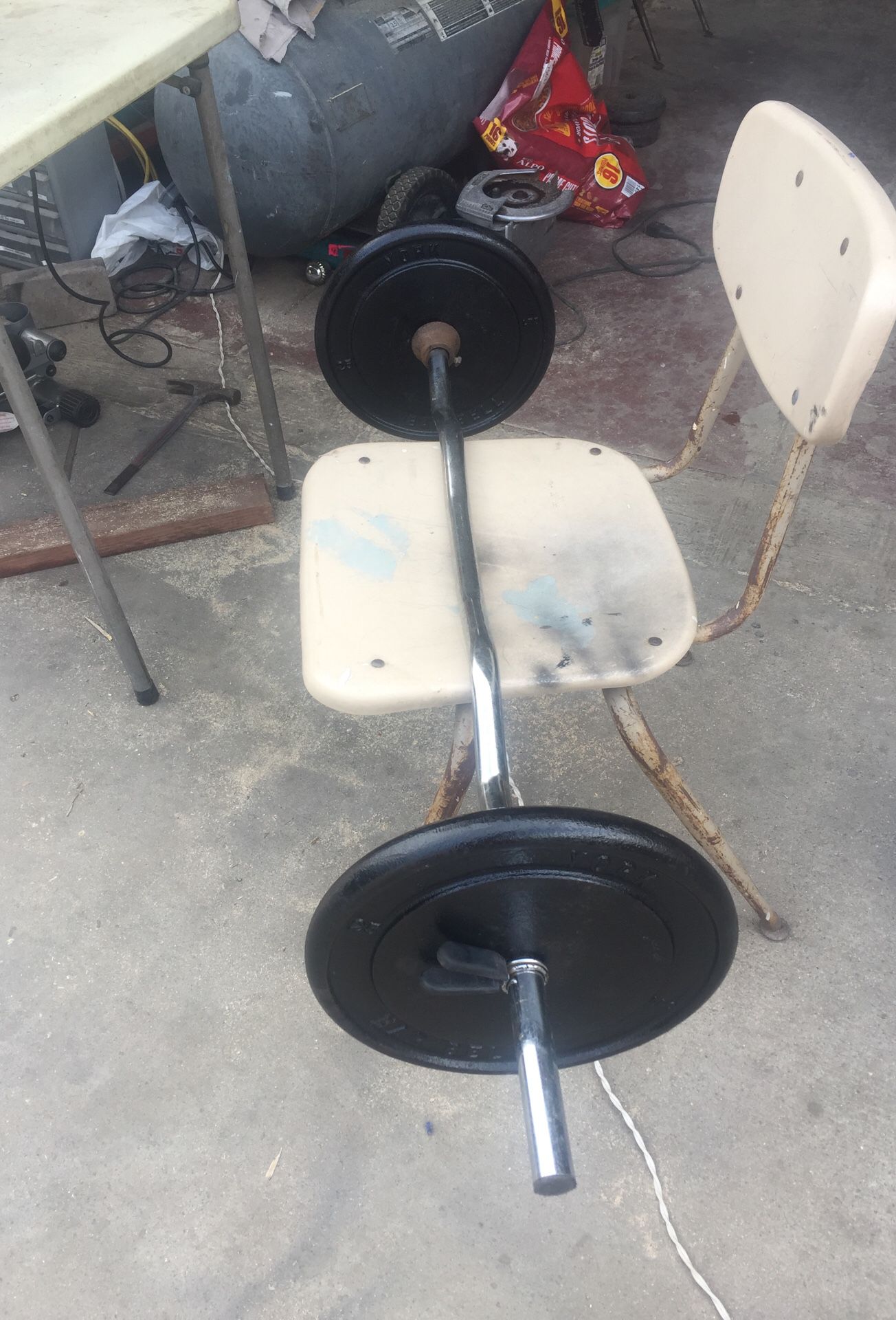 Standard curl bar with weights