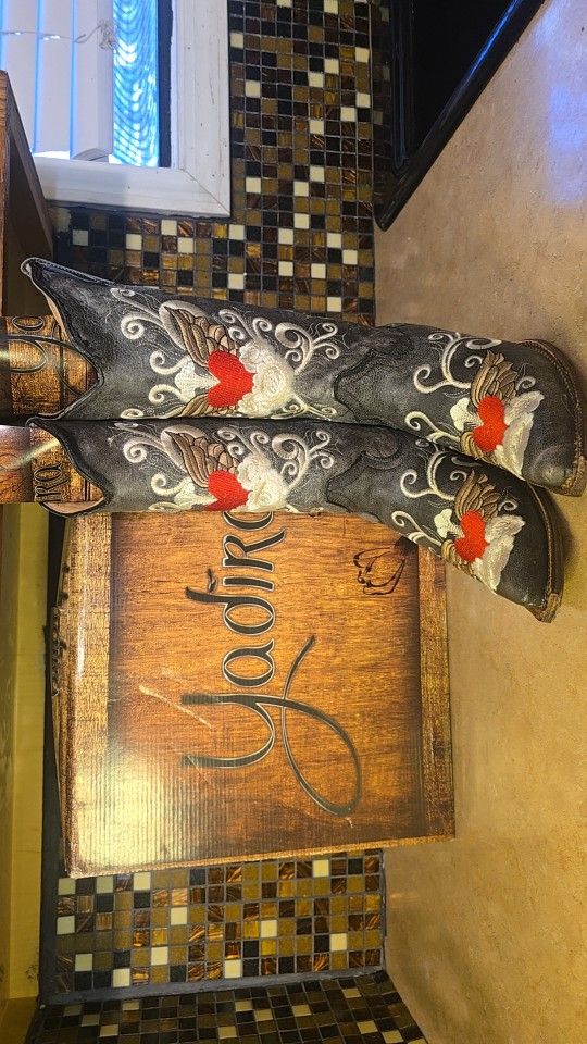 Yadira embroidered western boots heart & wings cognac color