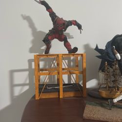 Deadpool Statue 