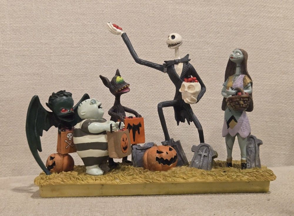 Disney The Nightmare Before Christmas Hawthorne Village Trick Or Treat Flat Car Statue