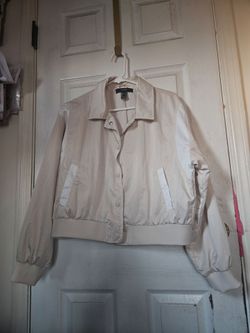 Chamarra     color beich  size L