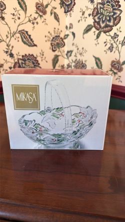Mikasa Crystal Glass Basket with Holly Design