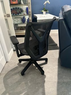 Black office chair