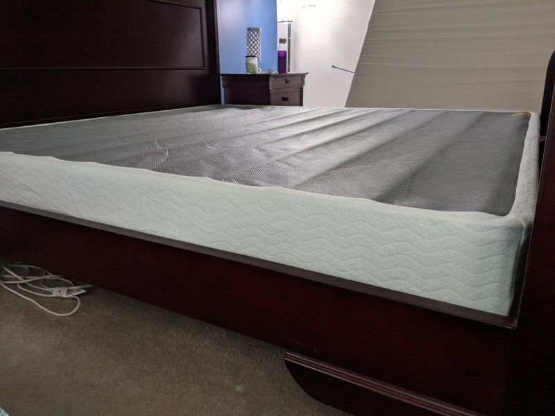 King Mattress And Metal Box Frame
