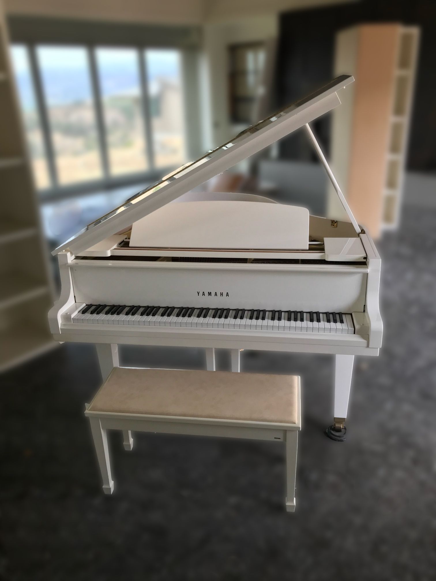 Yamaha Baby Grand Piano White