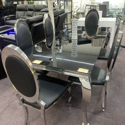 Beautiful black glass table and six chairs