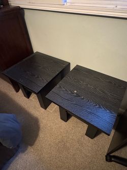 Set of 2 Black Wood-Look Side Tables / Nightstands