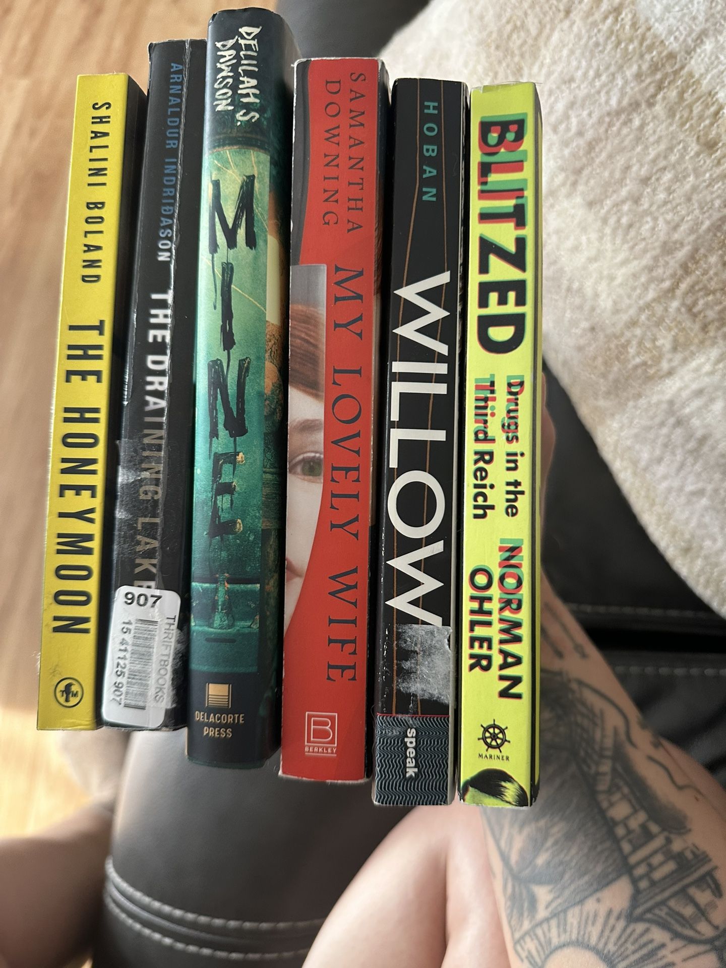 Book Lot – Popular Fiction & Nonfiction Titles