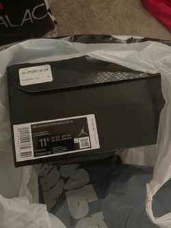 Jordan snakeskin 11’s size 11.5