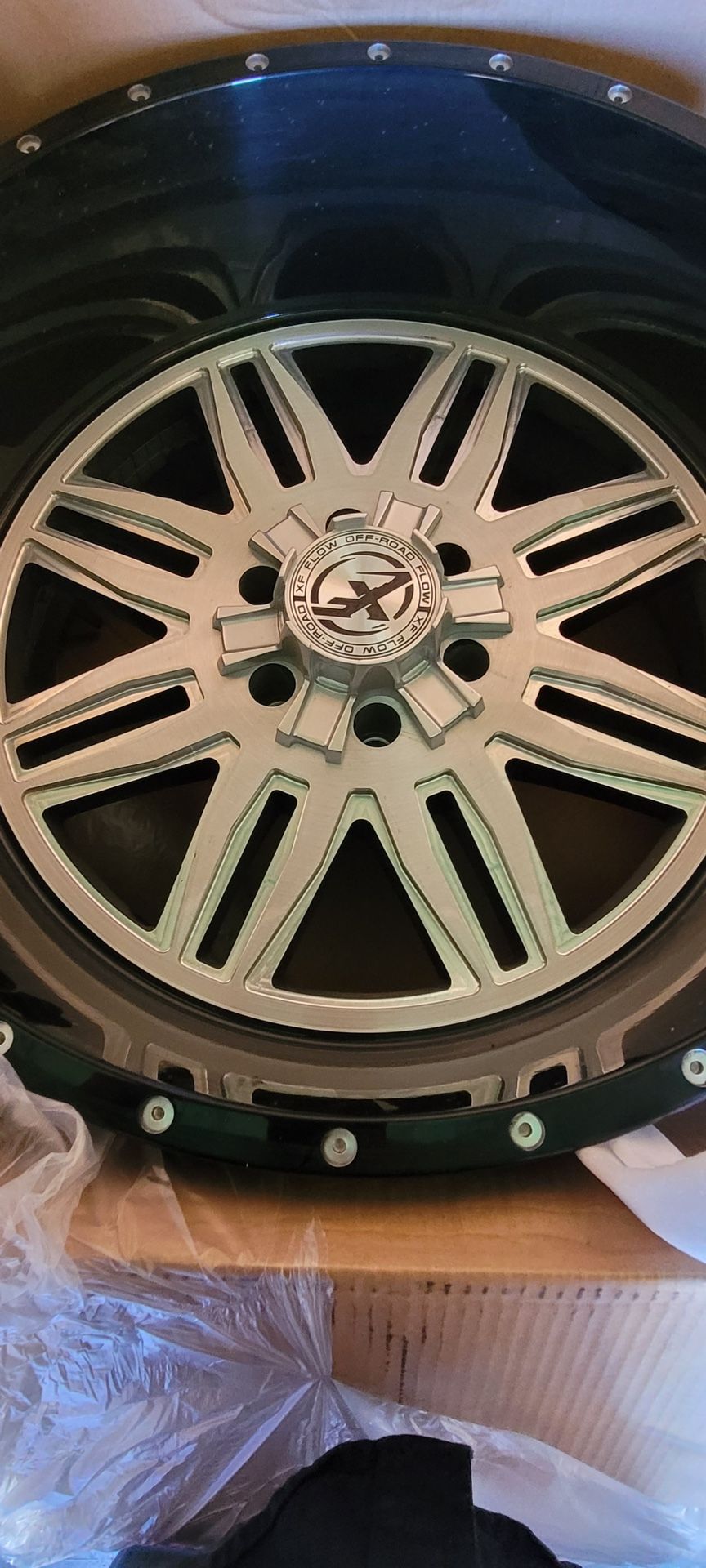 22x12.5 XF FLOW OFFROAD(THE EMBLEM IN THE RIM SPINS)