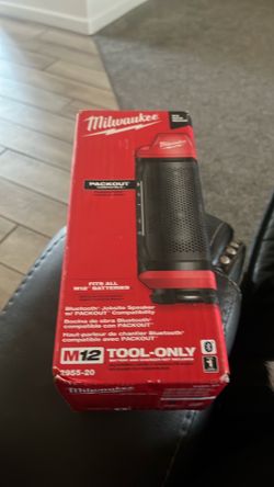 Shop Milwaukee M12 12-Volt Lithium-Ion Cordless Bluetooth Jobsite Speaker with PACKOUT https://offerup.com/redirect/?o=Q29tcGF0aWJpbGl0eS5OZXcvTnVldmE