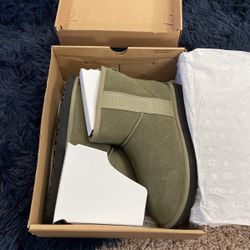 brand new classic mini side logo ugg