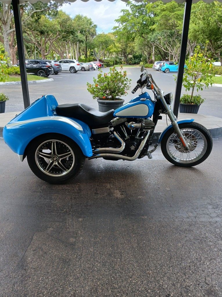 2012 Harley, Davidson. Street Bob.