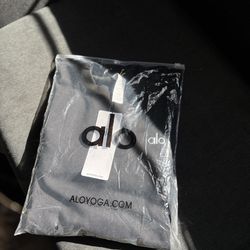 Alo- Accolade Crew  Neck Pullover