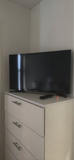 Samsung Flat Screen LED TV 33 inches