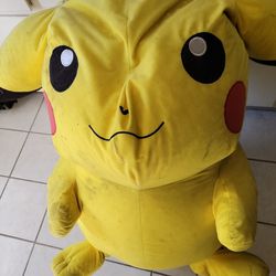 Giant Pikachu 