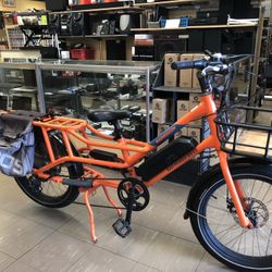 Black & Orange Bandwagon E-Bike Max Speed 20MPH 45+ Mile Range 750-watts Max Weight 350-pounds