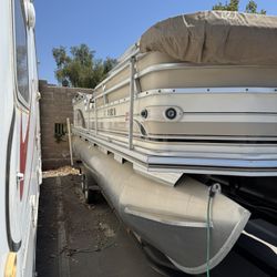 SunTracker Pontoon Boat 25’  Party Barge