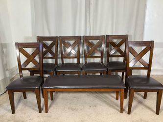 Seating for 8! 6 Chairs & a Bench / 6 Sillas y una Banca