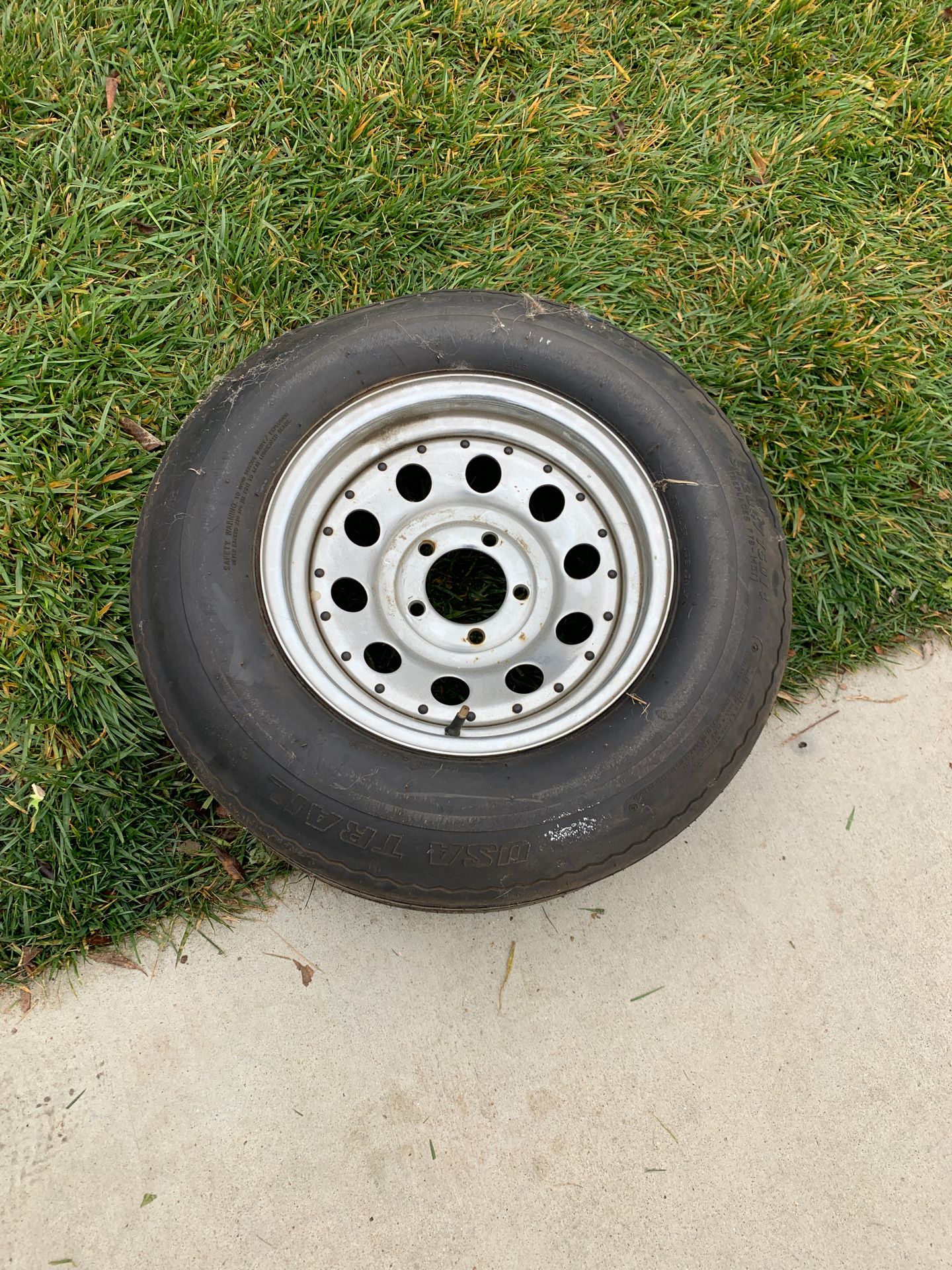 Trailer tire with no cracks
