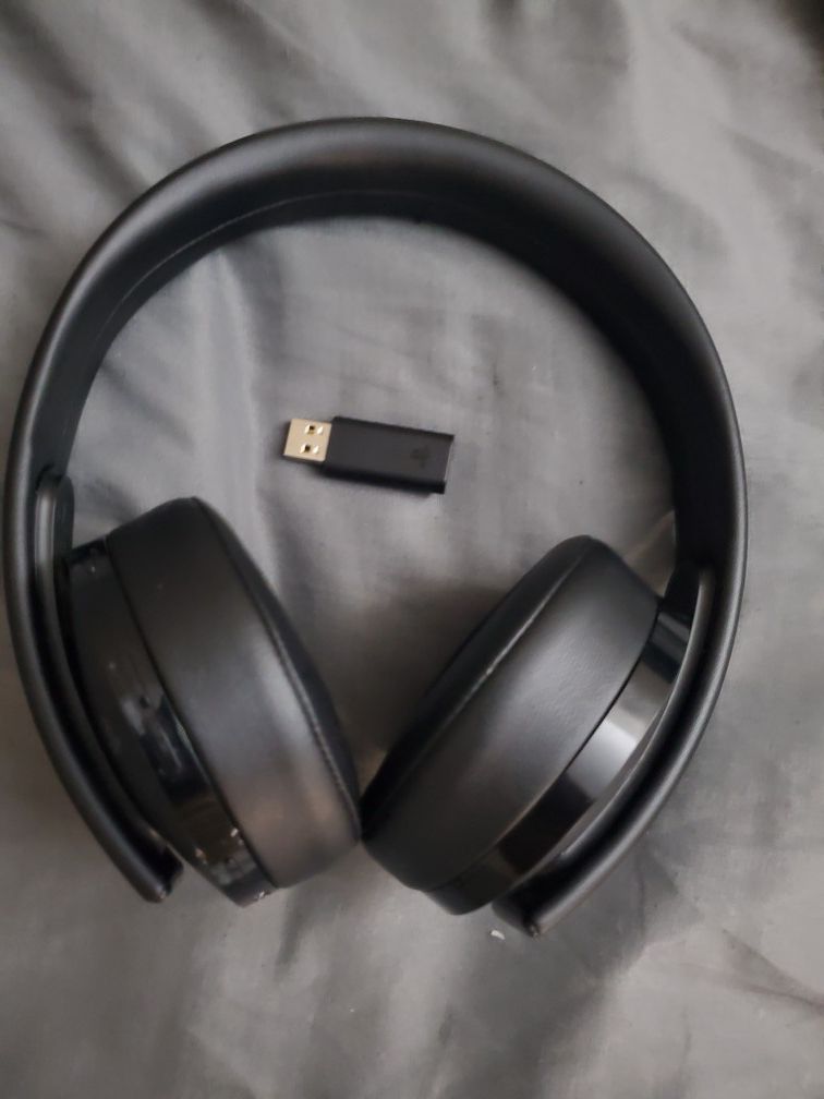 Playstation Gold Wireless Headphones