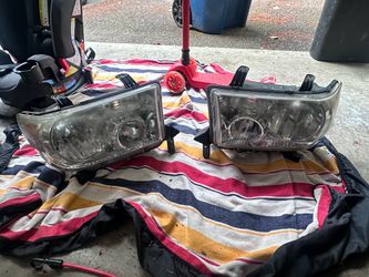 OEM Toyota Tundra Headlights – 2007–2013 – Pair