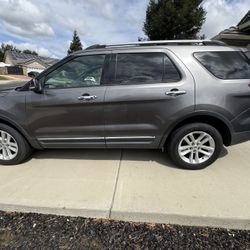 2012 Ford Explorer  XLT 4x4 