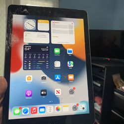 iPad 6 Gen -32Gb Cracked Screen $60