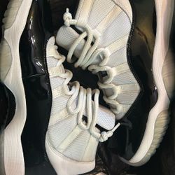 Air Jordan Retro 11 Concord Size 9.5 