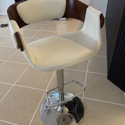 4 Adjustable swivel bar stool
