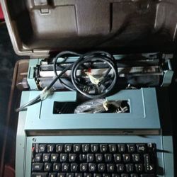 70's Vintage Type Writer