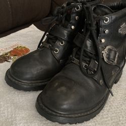 Woman’s Harley Davidson Boots.