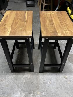 Wood Saddle-Seat Kitchen Counter Barstool 