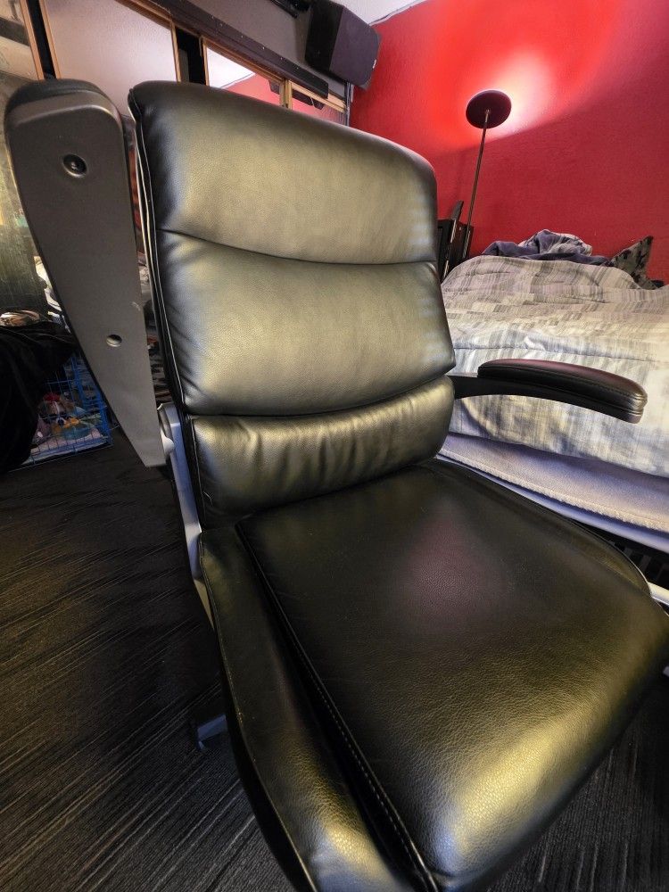 La-Z-Boy Office Chair – Excellent Condition