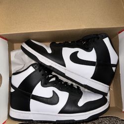 Nike dunk panda high size 9